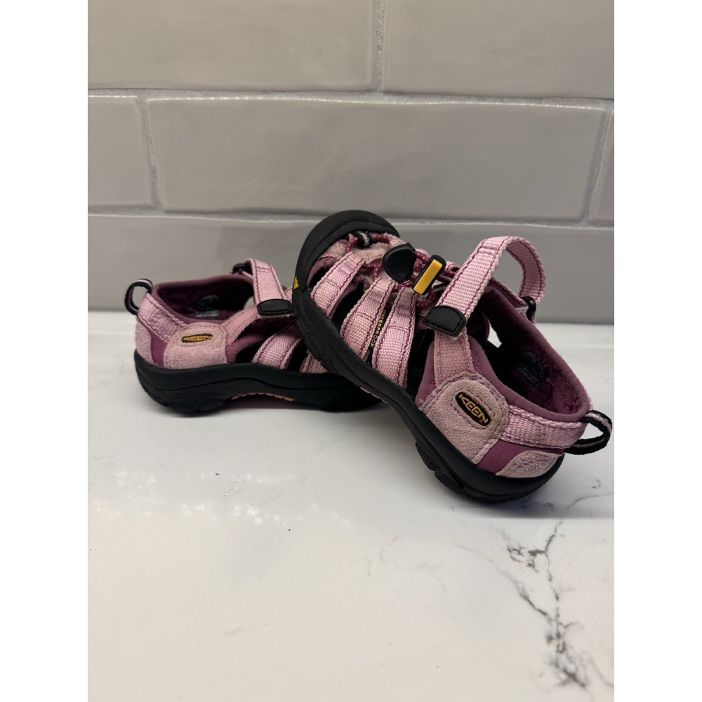 KEEN Newport H2 Girls Size 10 Pink Waterproof Hiking Water Sport Sandals